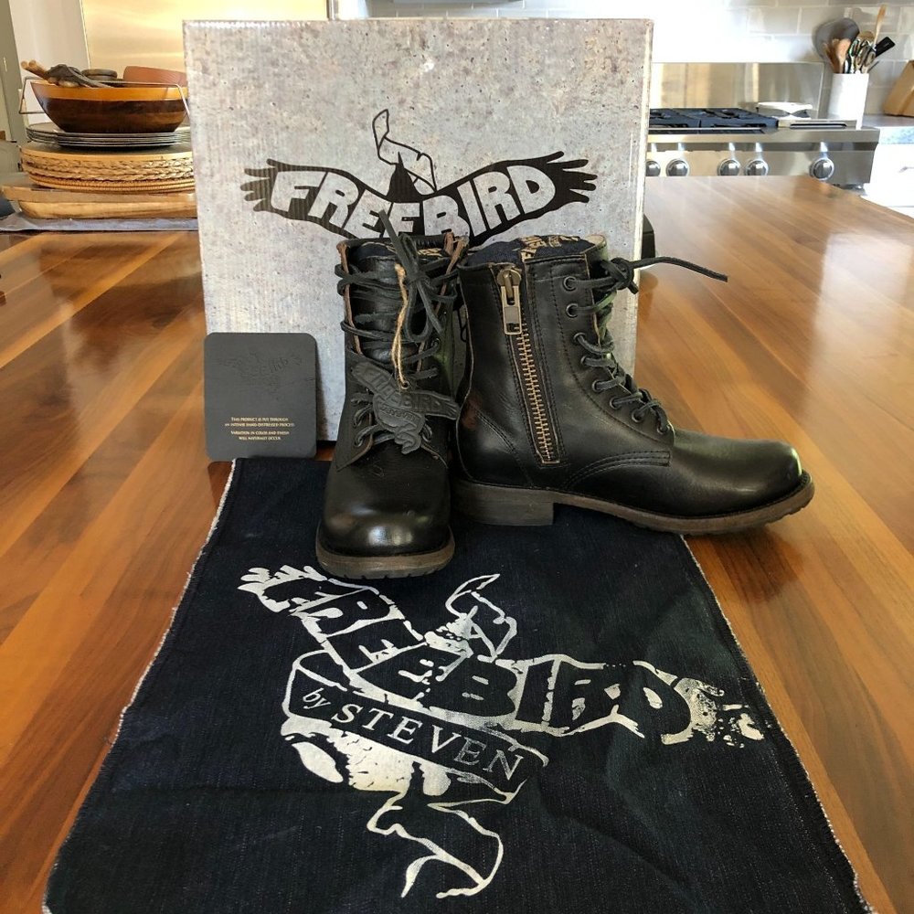 Like new! Freebird by Steven Manchester Combat Boots Black Size 6 Booties - Picture 14 of 16